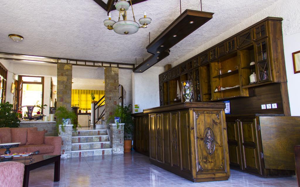 Hesperia Hotel Карловаси Екстериор снимка