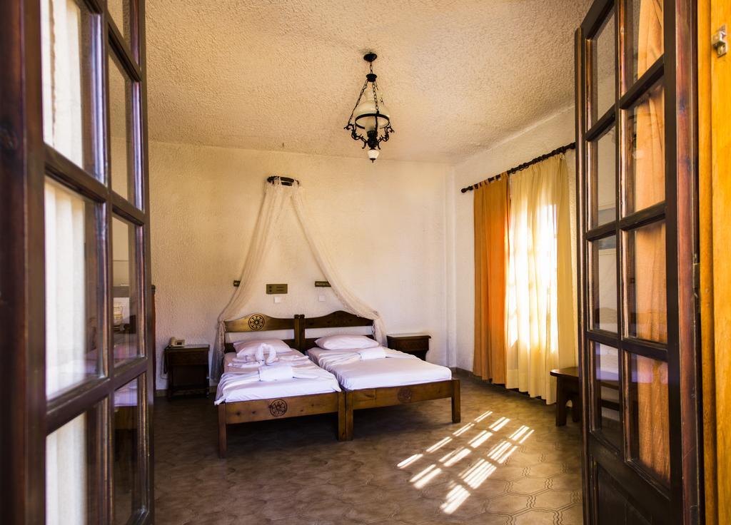 Hesperia Hotel Карловаси Екстериор снимка