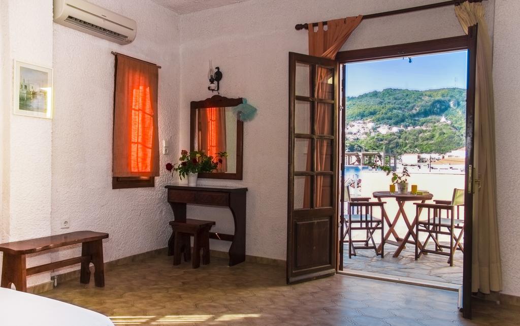 Hesperia Hotel Карловаси Екстериор снимка