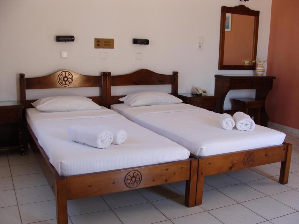 Hesperia Hotel Карловаси Стая снимка