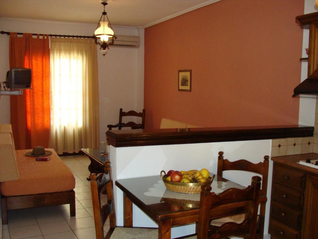 Hesperia Hotel Карловаси Стая снимка